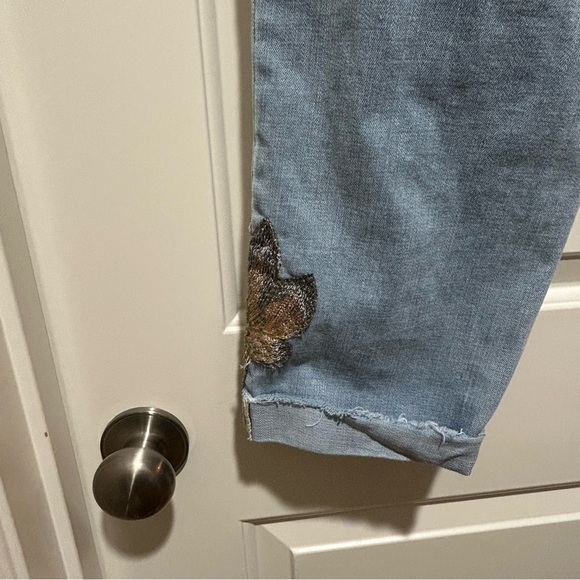 Chico's size 2 / women’s size 12 Light Blue Cropped Jeans with Floral Details - Picture 4 of 14